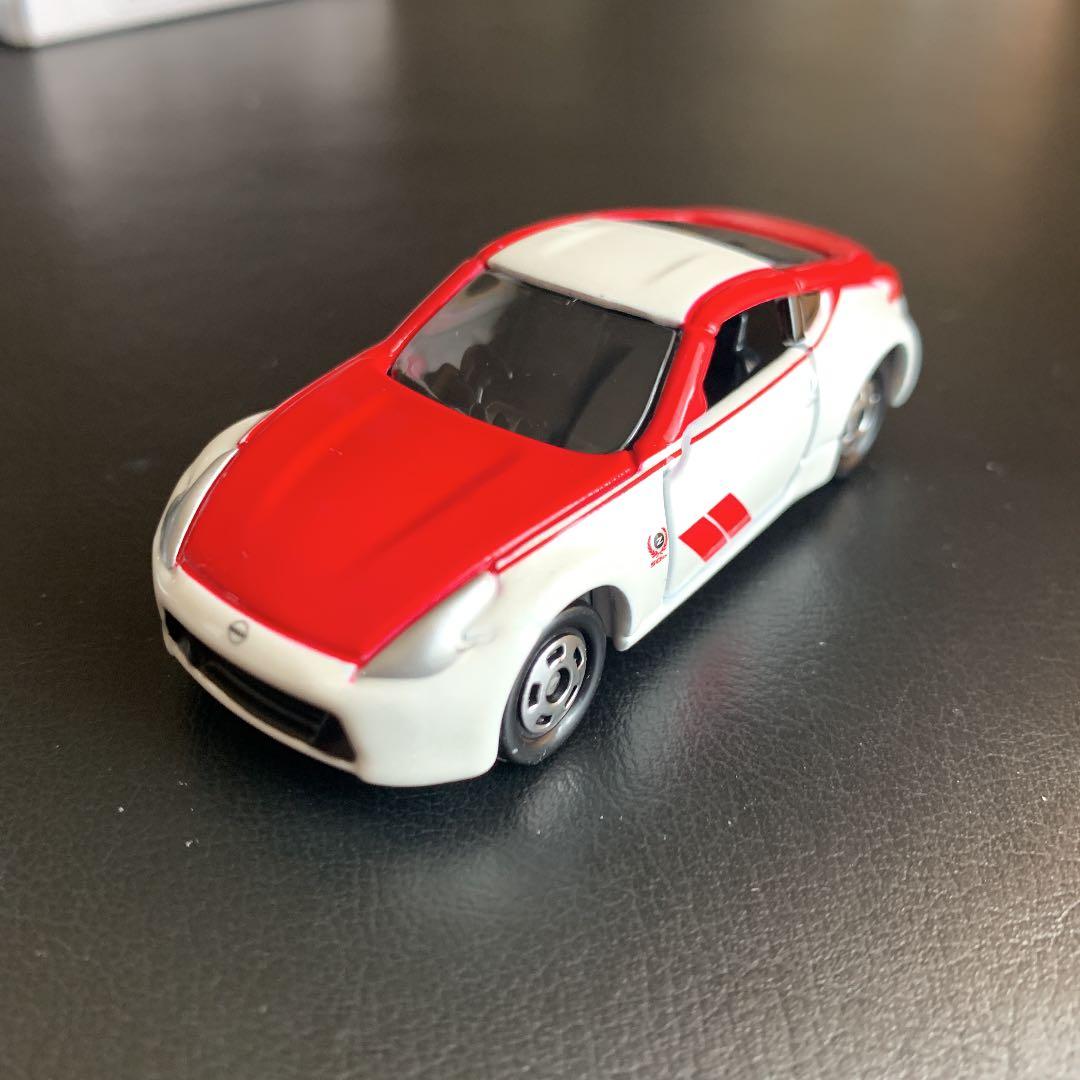 【大幅値引きしました】フェアレディZ 50年記念　トミカ　　ミニカー 新品 トミカ 50 日産 フェアレディZ レース仕様車 新車シール付き