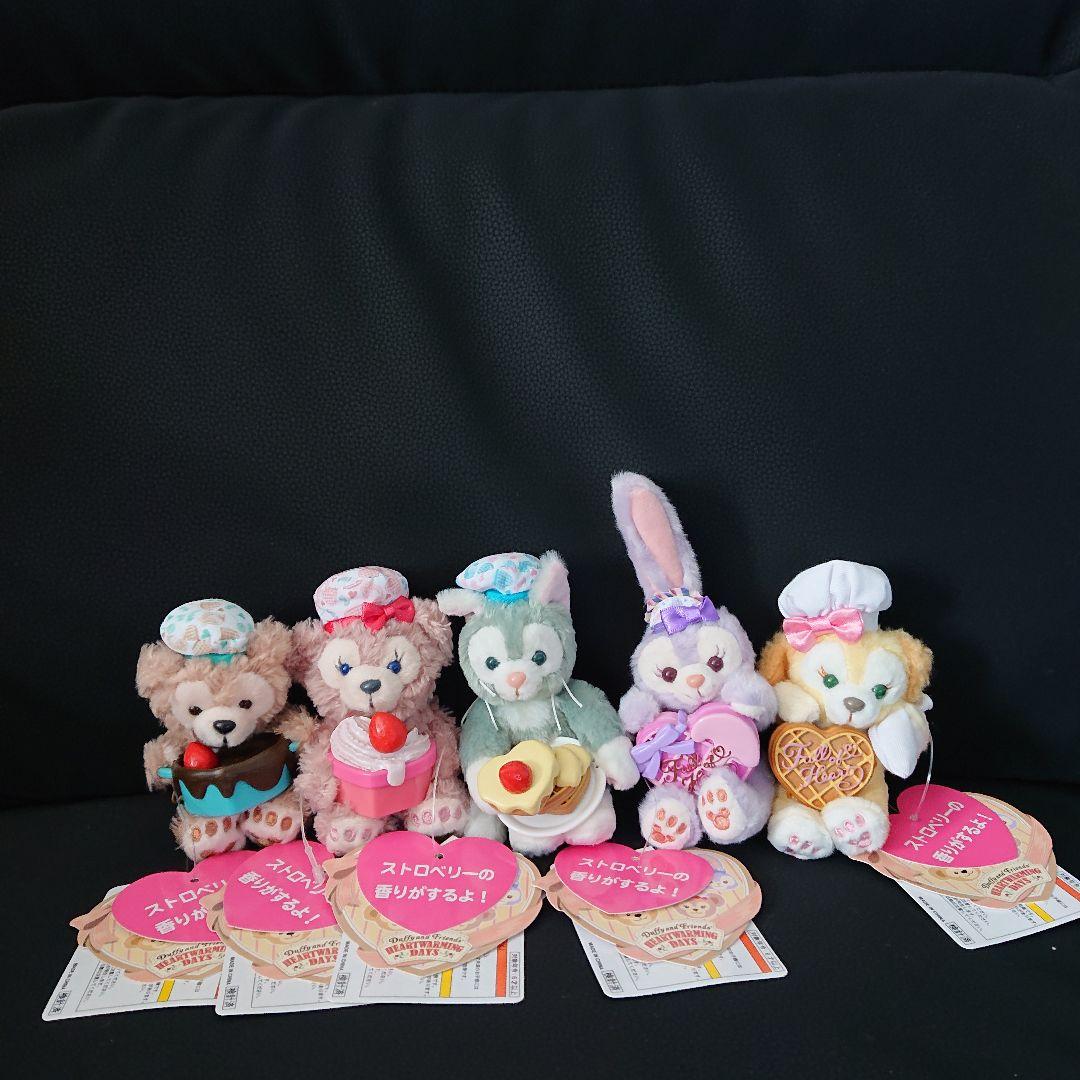 新品タグ付きディズニー ハートウォーミングデイズ ぬいぐるみストラップ5体セット 公式】「ダッフィーのハートウォーミング・デイズ」スぺシャルグッズの