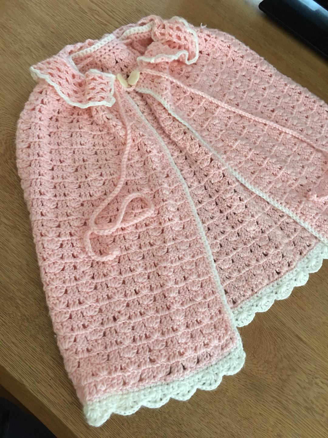 手編み 桜色❣️ピンクのポンチョ☆フリーサイズ 新　初節句　お雛様　ひなまつり 最新作 小出松寿作 三寸おぼこ雛 京刺繍 金駒 雪輪桜 頭師：市川伯英